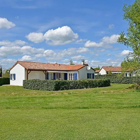 Luxury In France With Pool And Garden فيلة